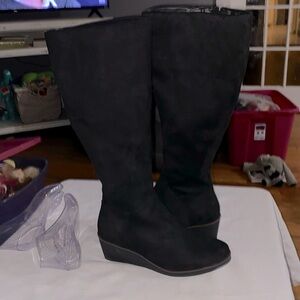 NWT AEROSOLES WO SIZE 10(left shoe) 11(right shoe) Black Knee-High Women's Boots